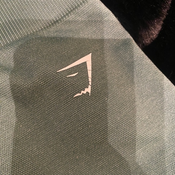 Green Gymshark Set (top size M - bottom size S) - Picture 4 of 5